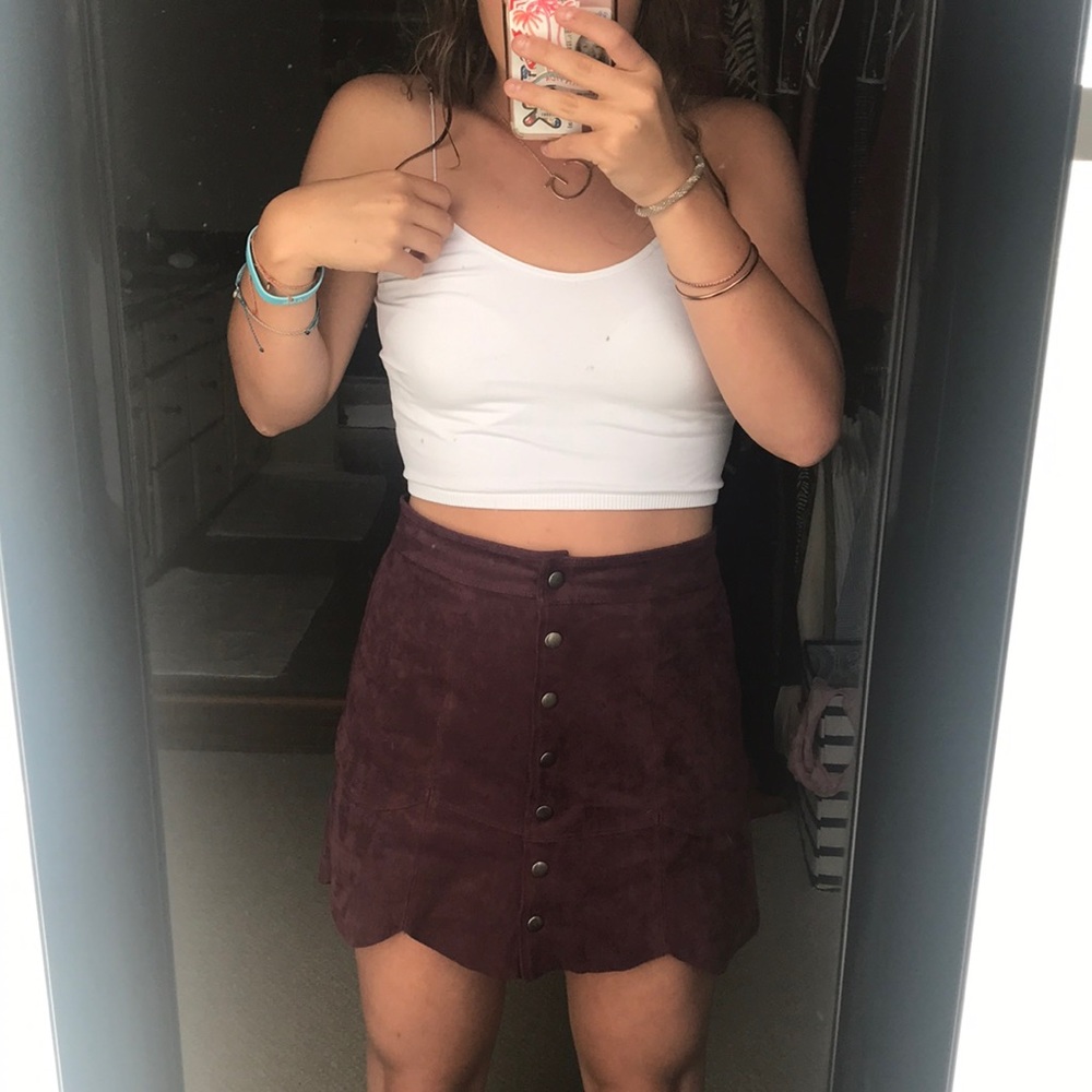 AEO Faux Suede Snap Front Scalloped Mini Skirt - Picture 4 of 5